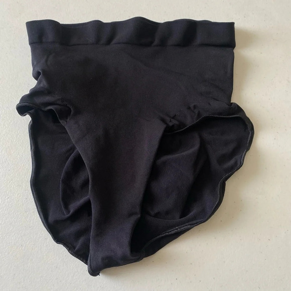 NEW SKIMS‎ Sculpting Mid Waist Brief Onyx Size XS - Picture 5 of 8